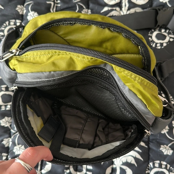 REI Waist Pack - Picture 3 of 5